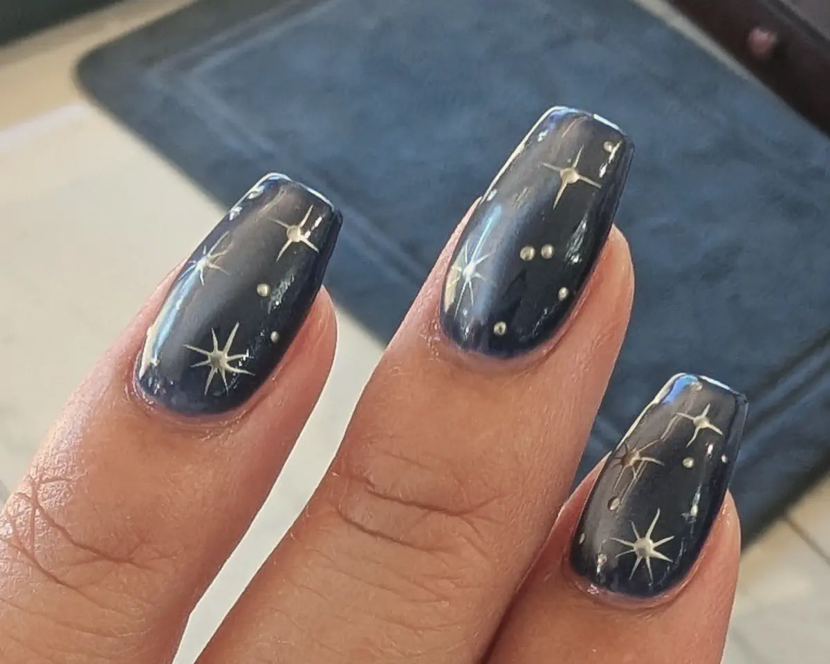 Smoky grey cat-eye nails with small star details